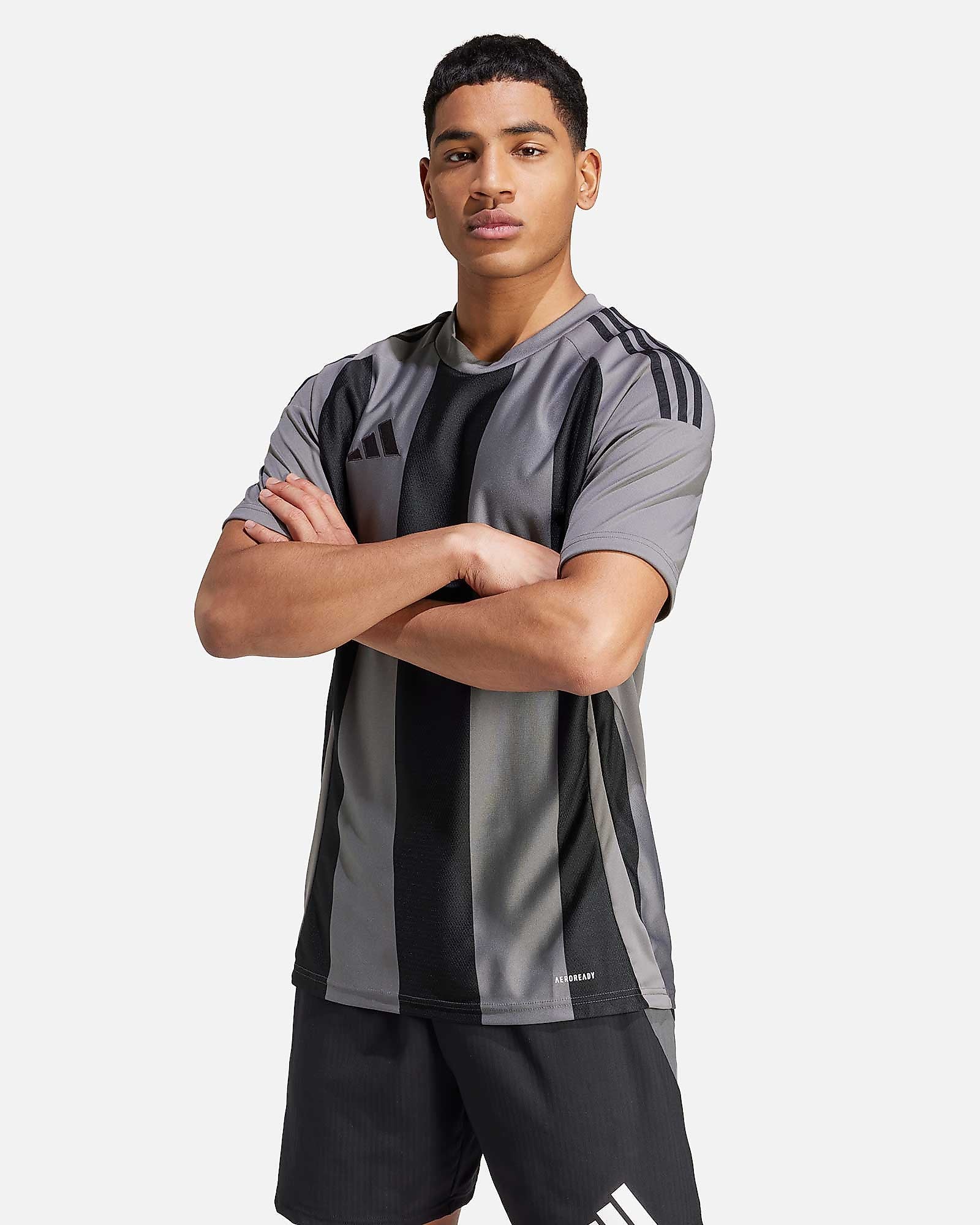Camiseta adidas Stripped 24