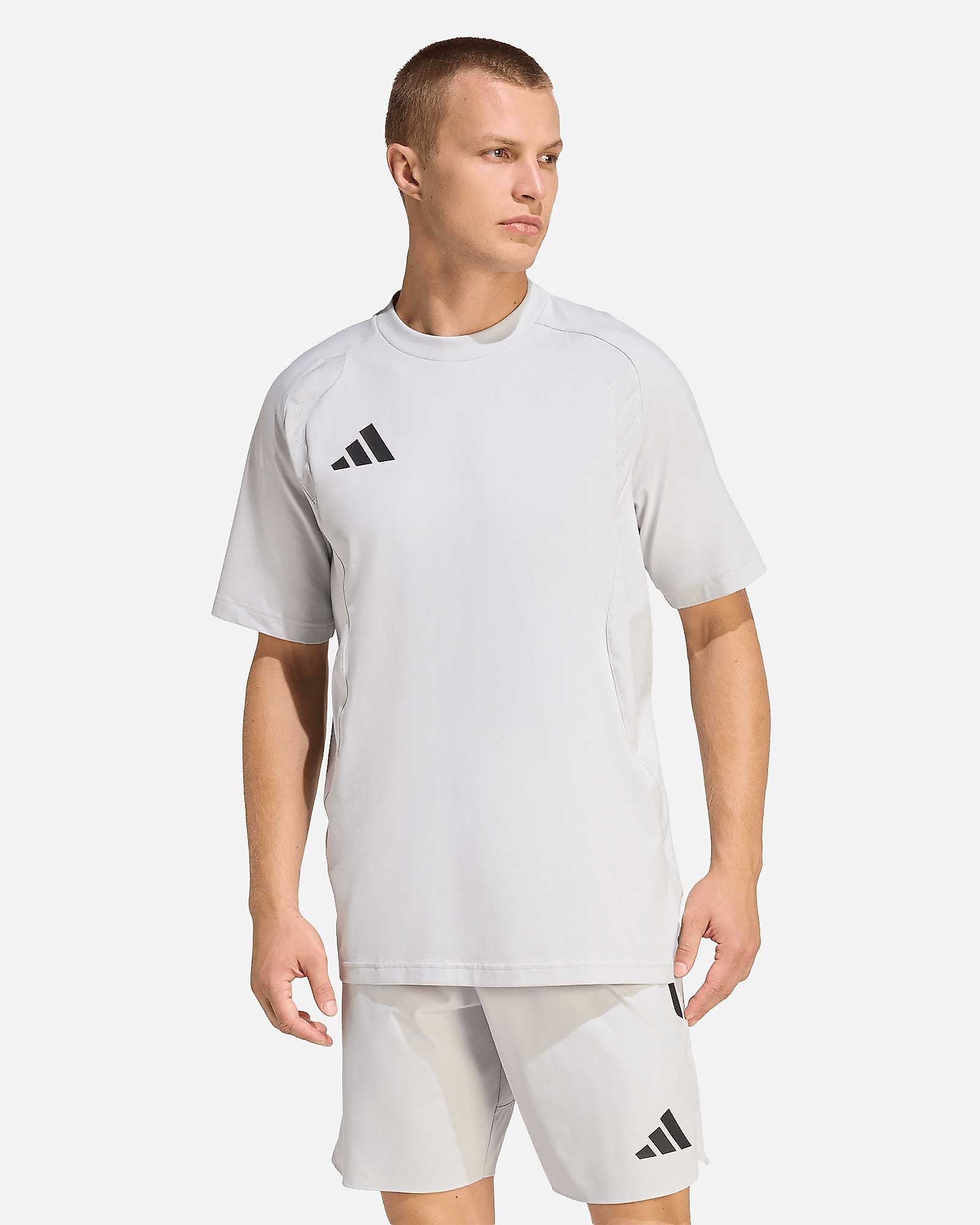 Camiseta adidas Tiro Travel